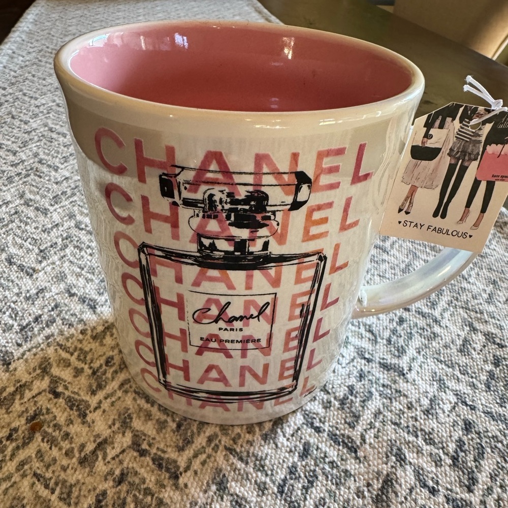 NWT channel oversized cup
